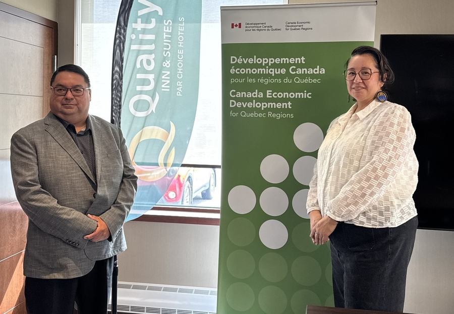 Mandy Gull-Masty, députée d’Abitibi–Baie-James–Nunavik–Eeyou et ministre des Services aux Autochtones et Derrick Neeposh, président de CREECO et Quality Inn & Suites